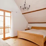 Hébergement de vacances Domaine De Gayfié Salvagnac-Cajarc